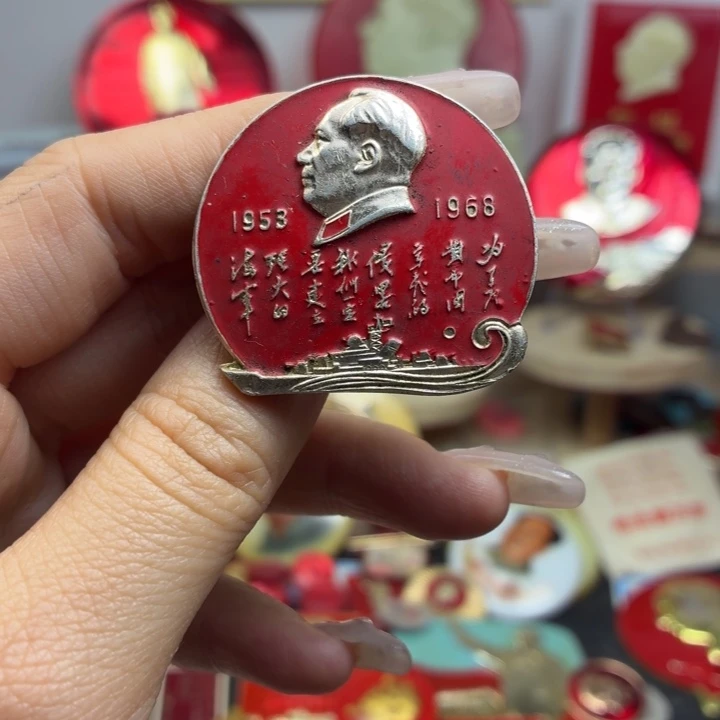 老***头爷爷像章一枚品相如图