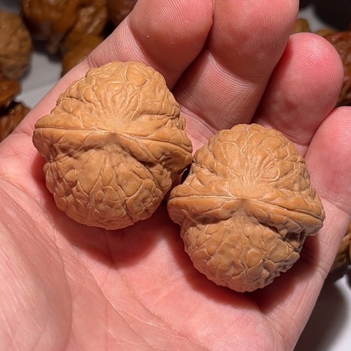 桃核吊坠狮子头核桃