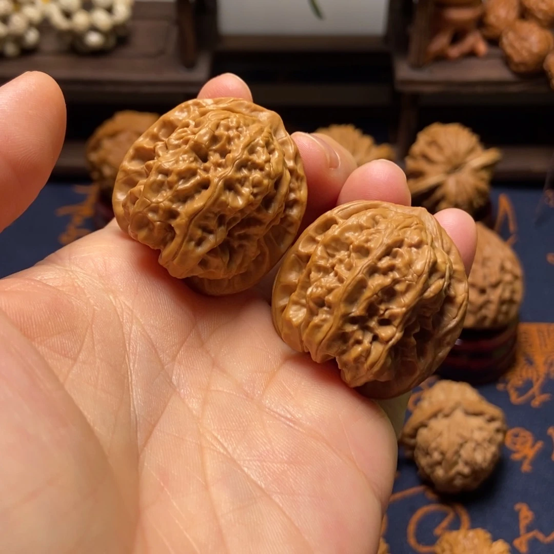 文玩核桃把件磐石尺寸35