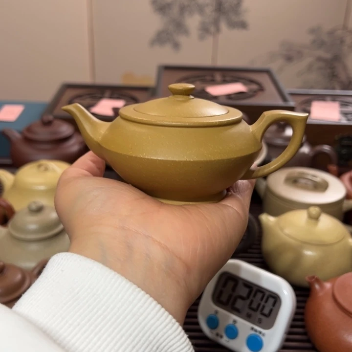 紫砂茶壶从**待宜兴紫砂文化艺术