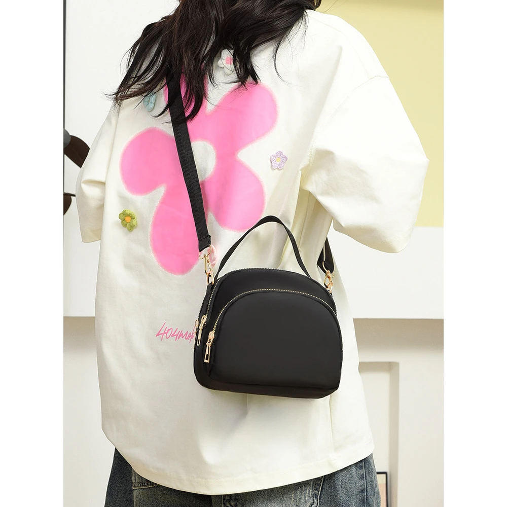 斜挎包女2025新款潮简约纯色轻便ins手提单肩包户外通勤女士包包