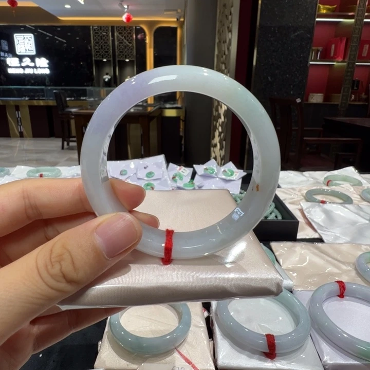 翡翠未镶嵌手镯春彩54
