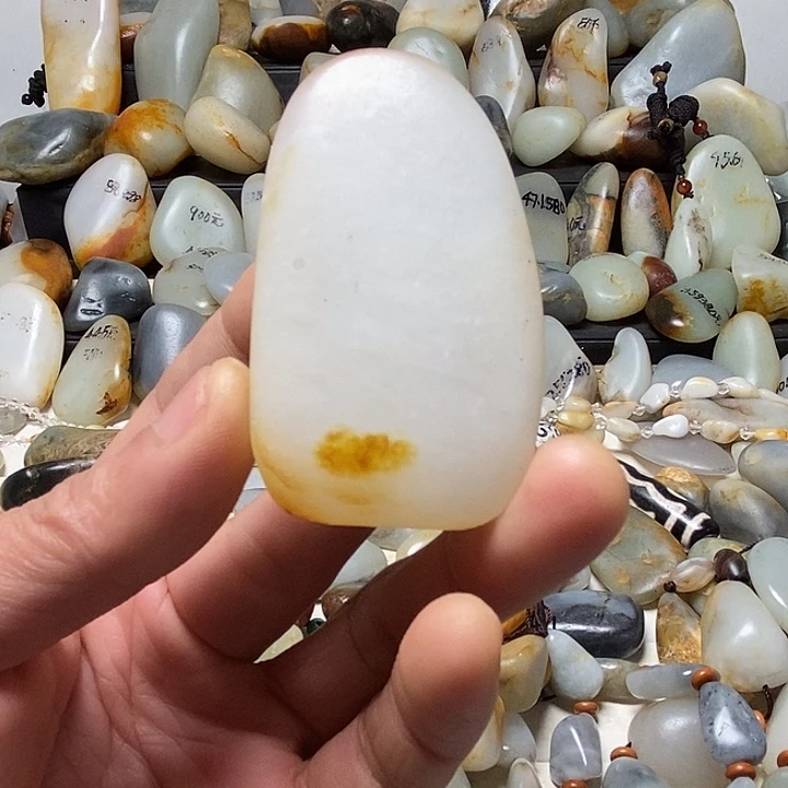 和田玉未镶嵌颈饰吊坠