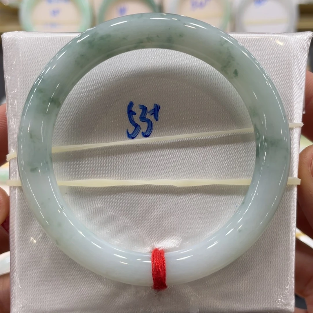 翡翠手镯未镶嵌翡翠手镯