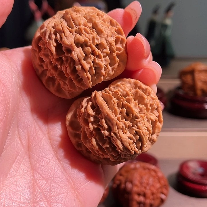 文玩核桃把件皇冠