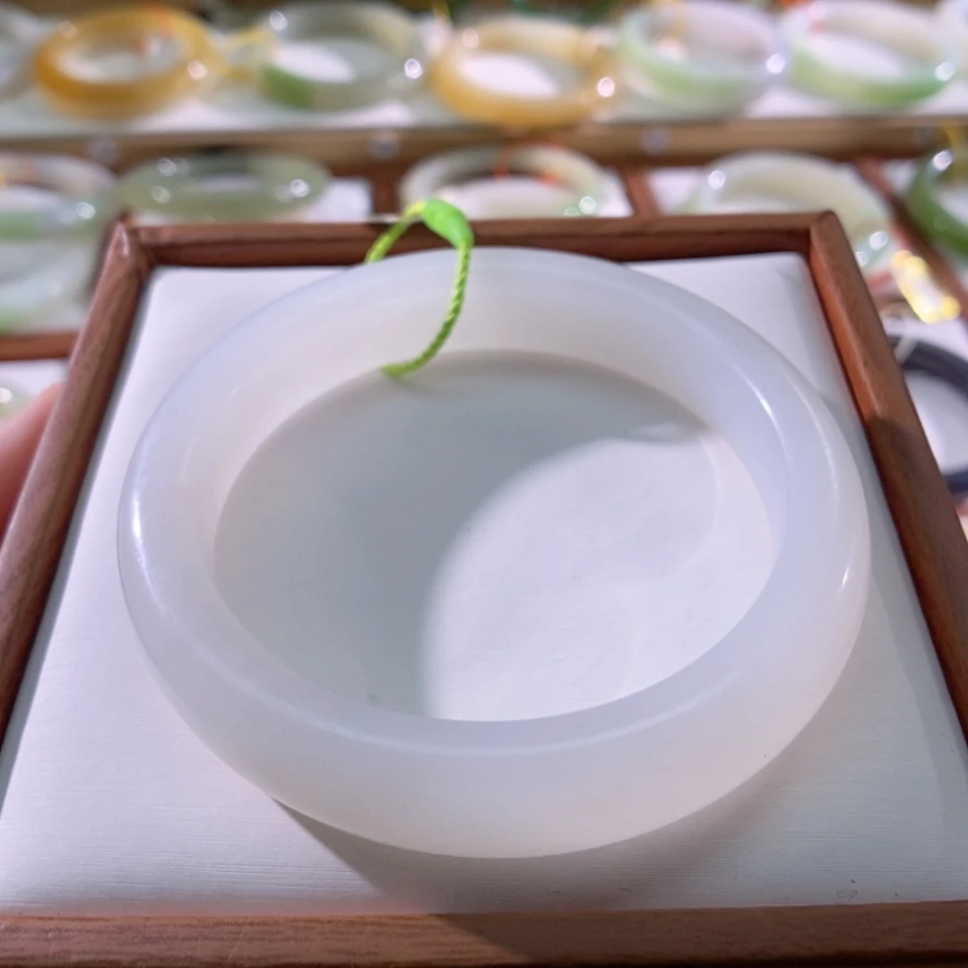 【闪购商品】未镶嵌手镯和田玉（白玉）