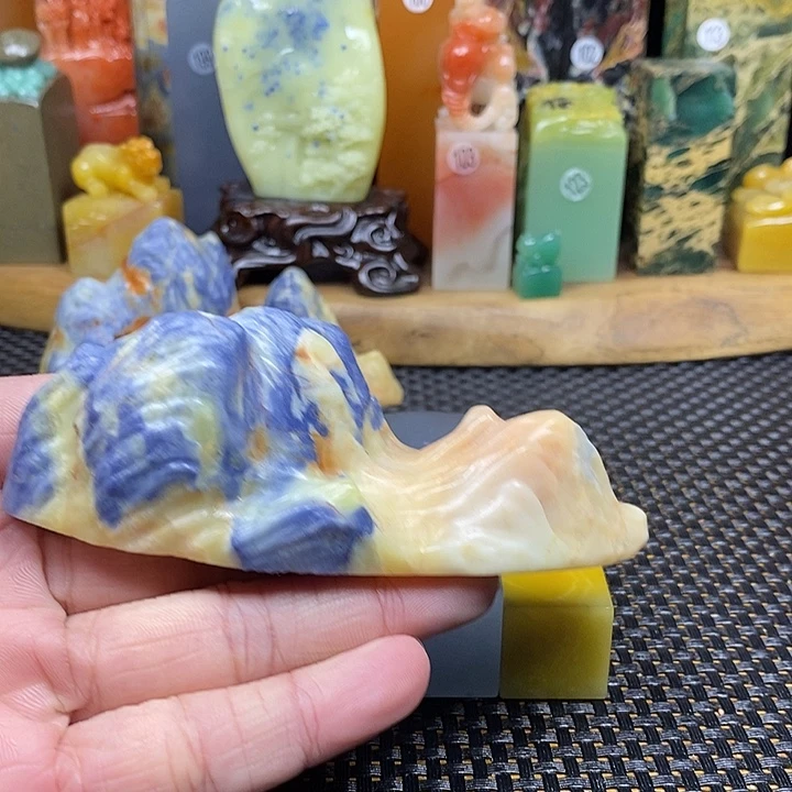 青田石印石青田红花蓝带笔搁