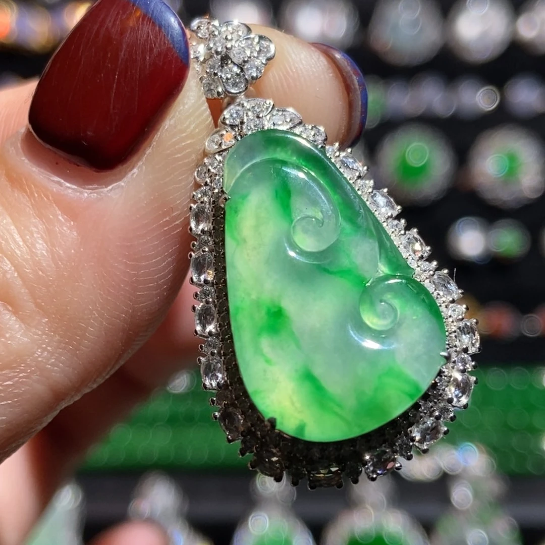 翡翠吊坠(不含链)18K金镶嵌