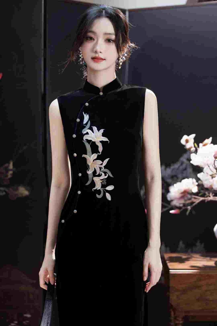 风华《墨香》新款黑色丝绒三色旗袍女无袖立领百合刺绣复古晚宴中式