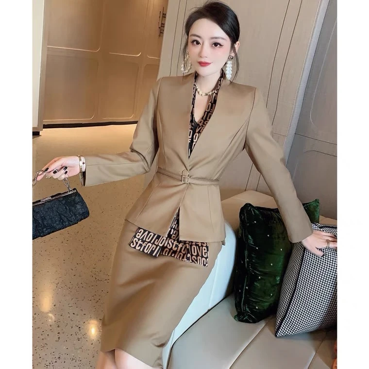 X398【上新】时尚高级感卡其色女神范西装两件套