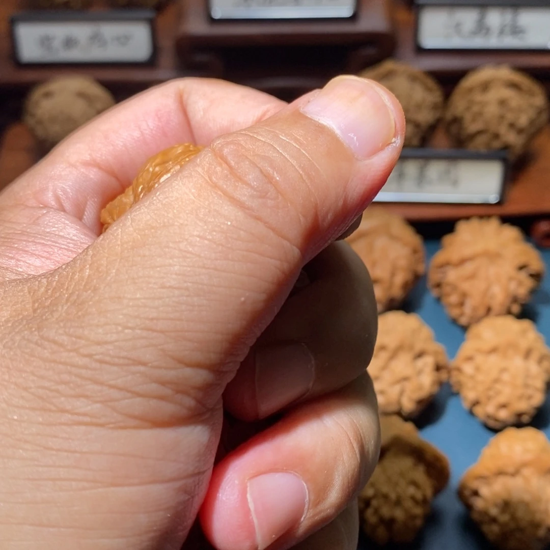 文玩核桃把件断***偶核桃