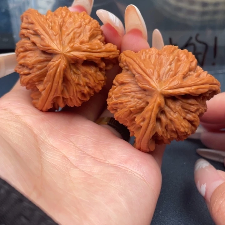 旺***仔文玩核桃吊坠白狮子