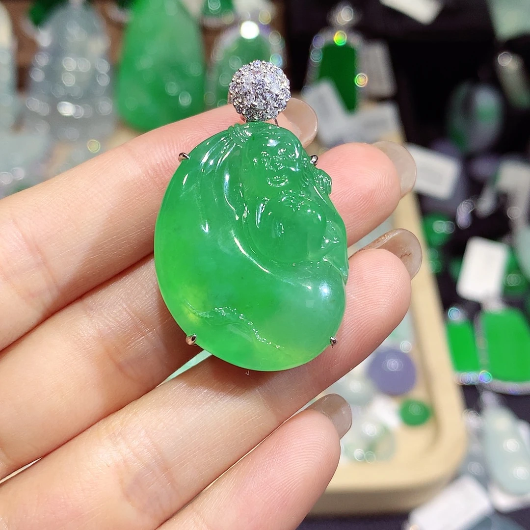 翡翠18K金镶嵌颈饰佛