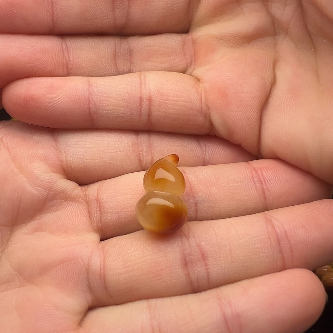 蜜蜡未镶嵌颈饰葫芦提溜吊坠（微瑕漏）