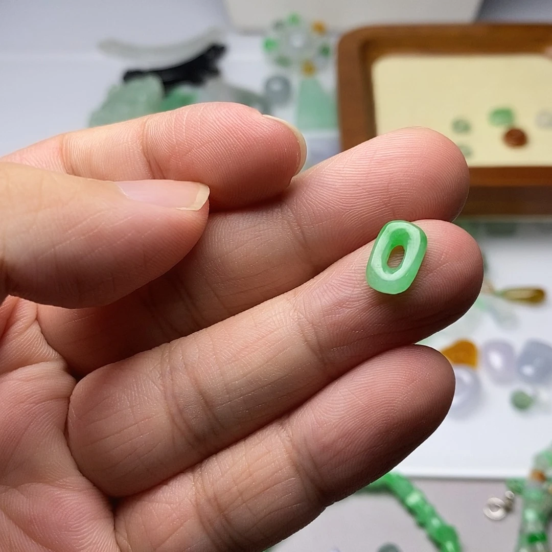 @***Y翡翠未镶嵌颈饰天然翡翠