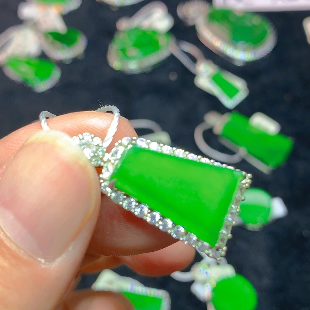 颈饰银S925镶嵌翡翠