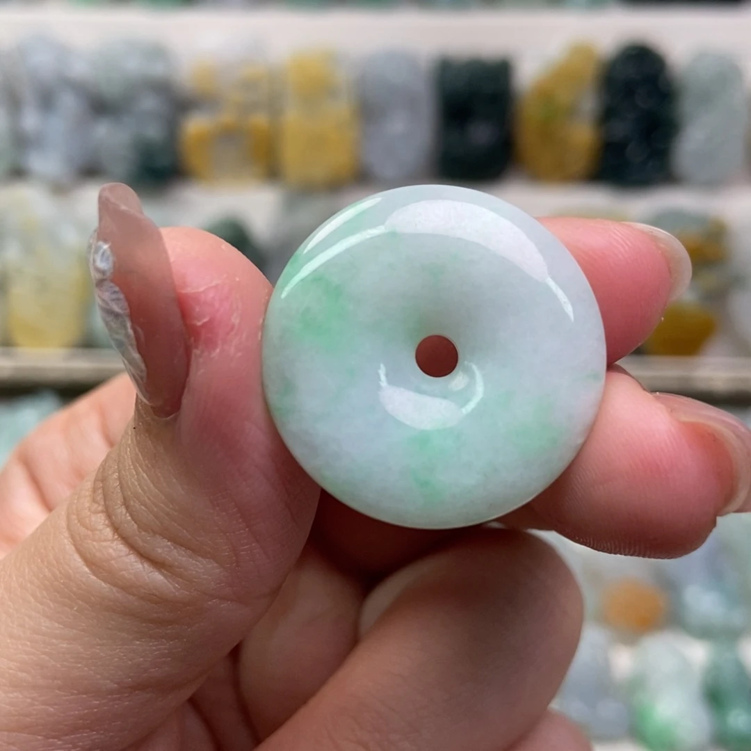 翡翠吊坠(赠链)未镶嵌