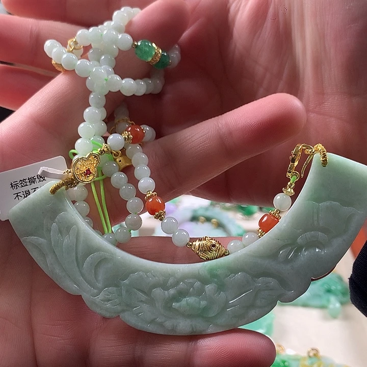 翡翠未镶嵌颈饰吊坠