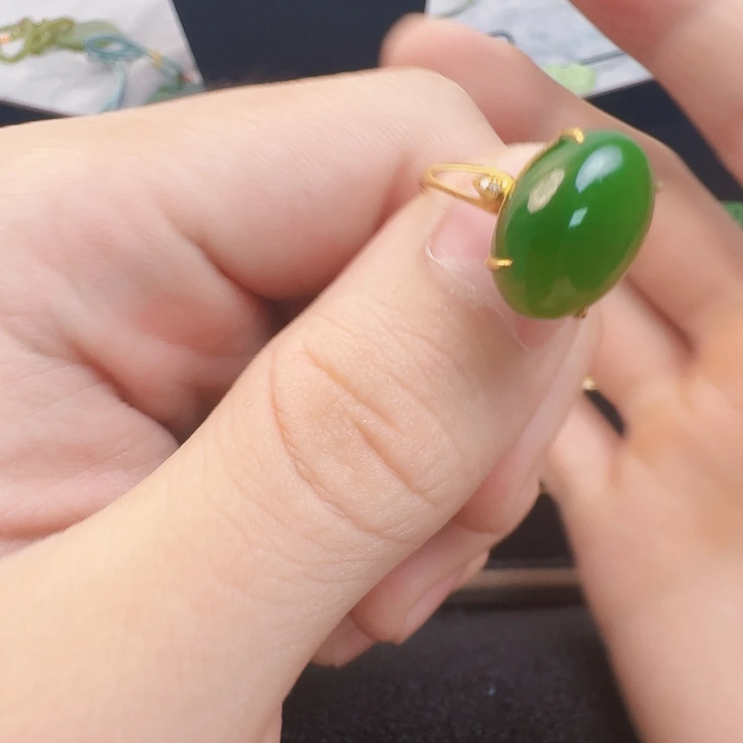 和田玉18K金镶嵌颈饰