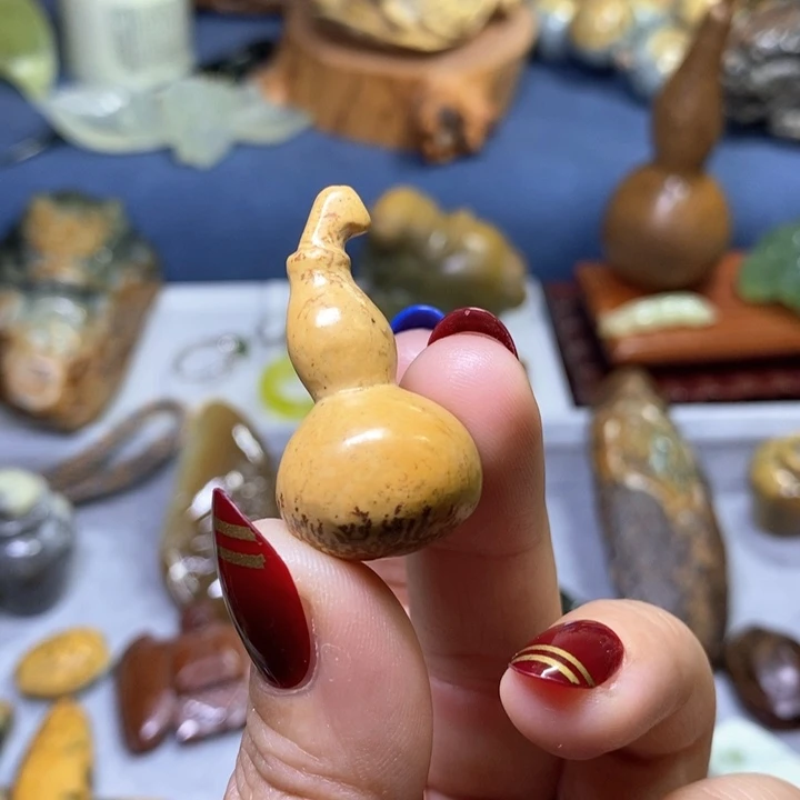 岫岩河磨玉（透闪石质玉）吊坠未镶嵌