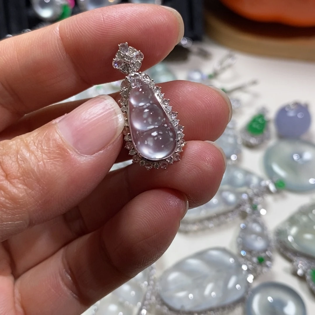 翡翠18K金镶嵌吊坠(不含链)福豆