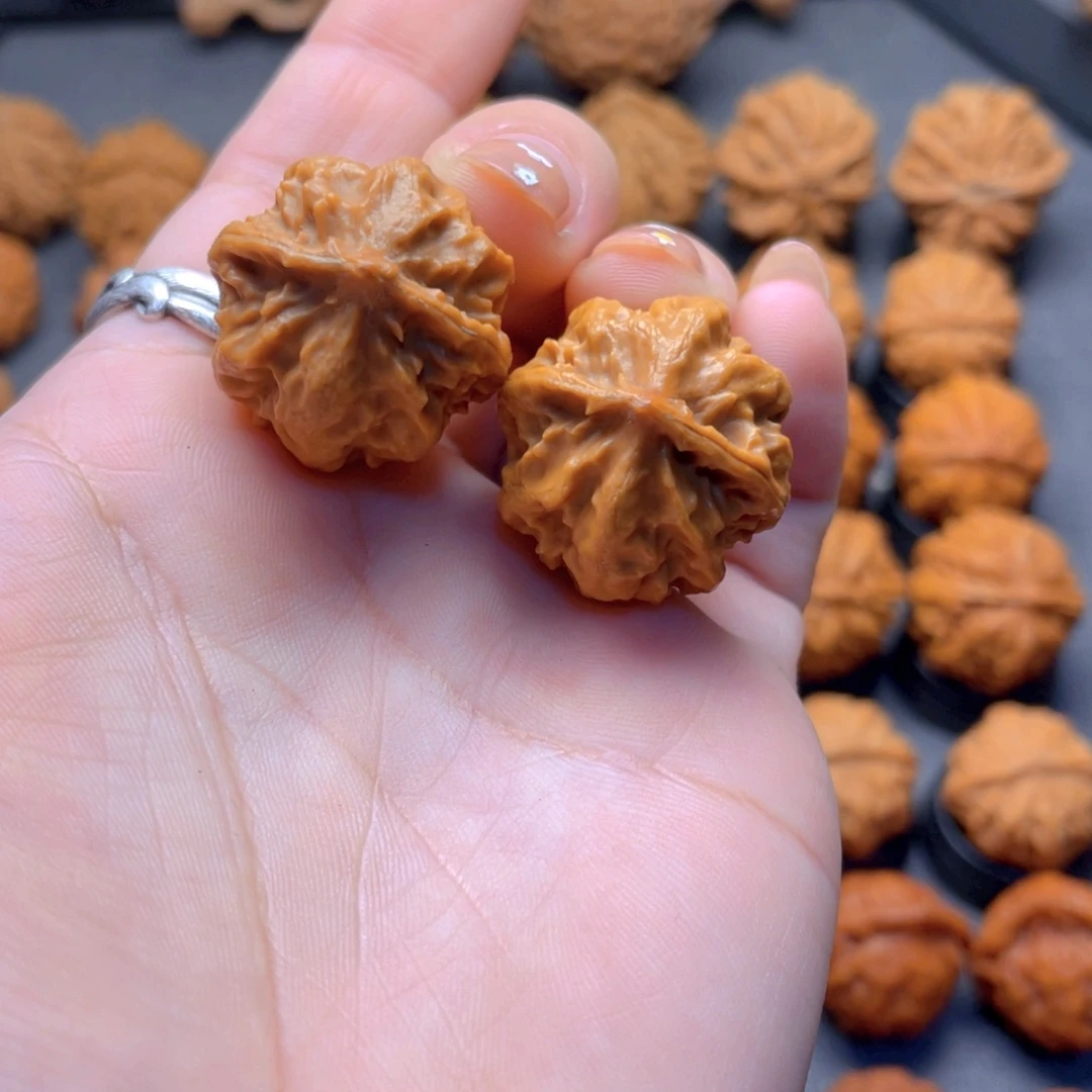 核桃文玩把件小米老头