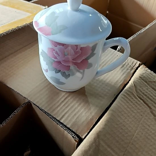 摆件盘子碗茶壶啥都有