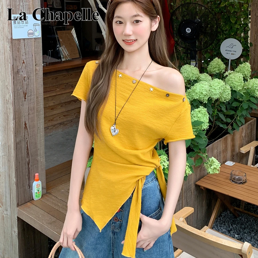 拉夏贝尔不规则绑带斜领短袖t恤女夏季新款修身显瘦露肩绝美上衣