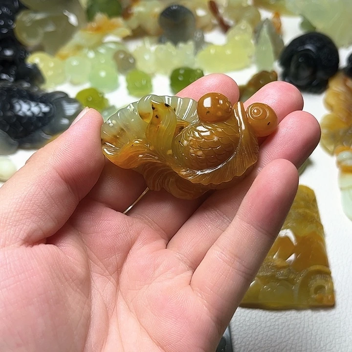 未镶嵌蛇纹石玉颈饰一****8
