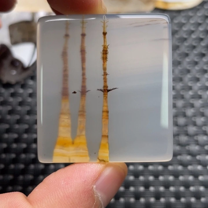 玛瑙/玉髓颈饰未镶嵌木**语