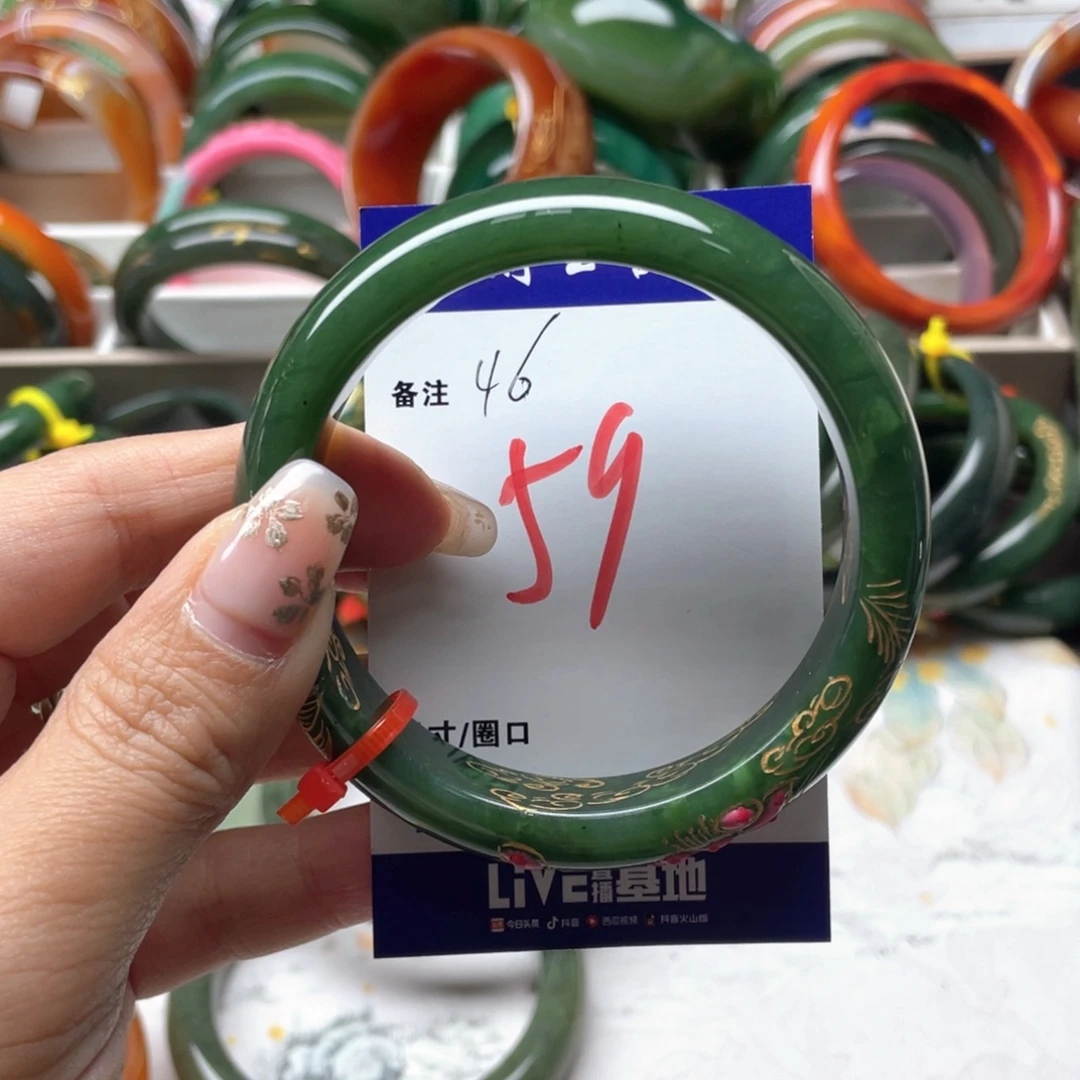 黎***李和田玉未镶嵌手镯