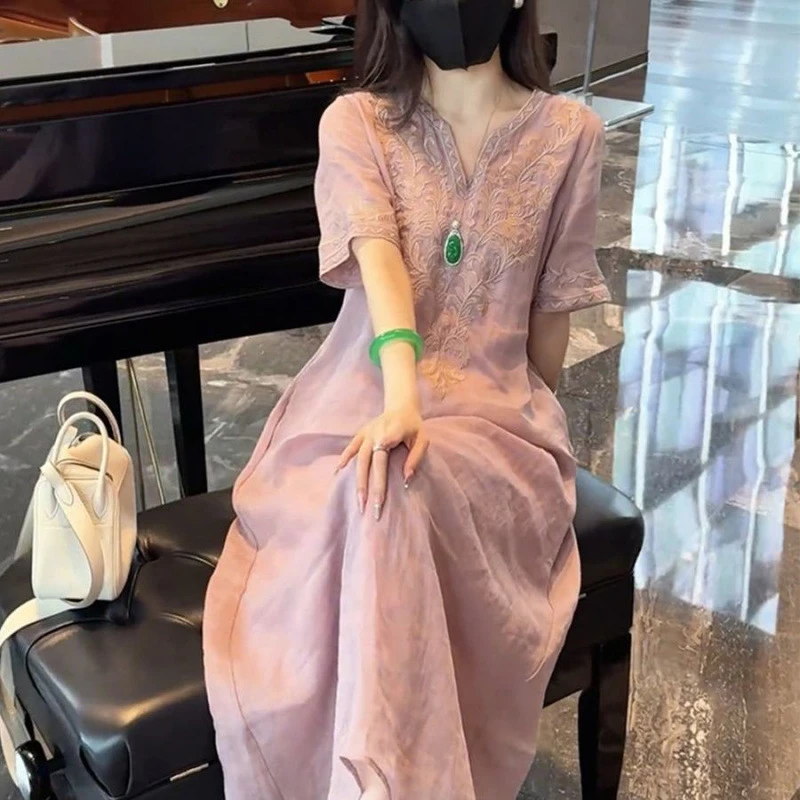 2025夏季新款宽松显瘦气质长裙子新中式国风重工刺绣V领连衣裙女