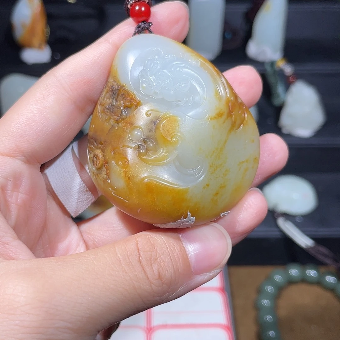 一***狼颈饰未镶嵌和田玉（白玉）