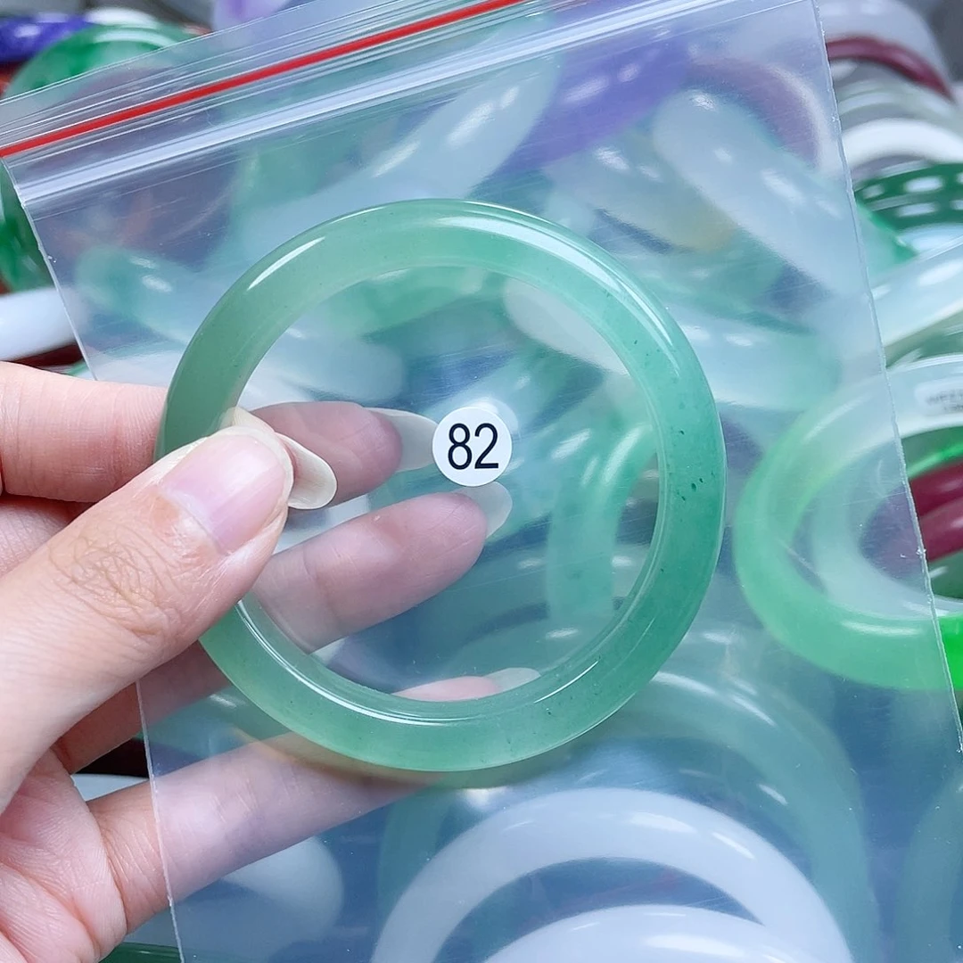 【闪购商品】石英质玉手镯未镶嵌56