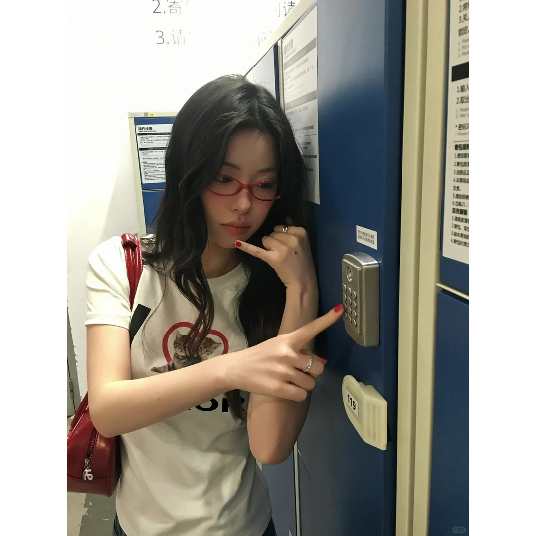 新款欧美风短袖t恤女正肩修身显瘦时尚短款春夏新款白色圆领上衣