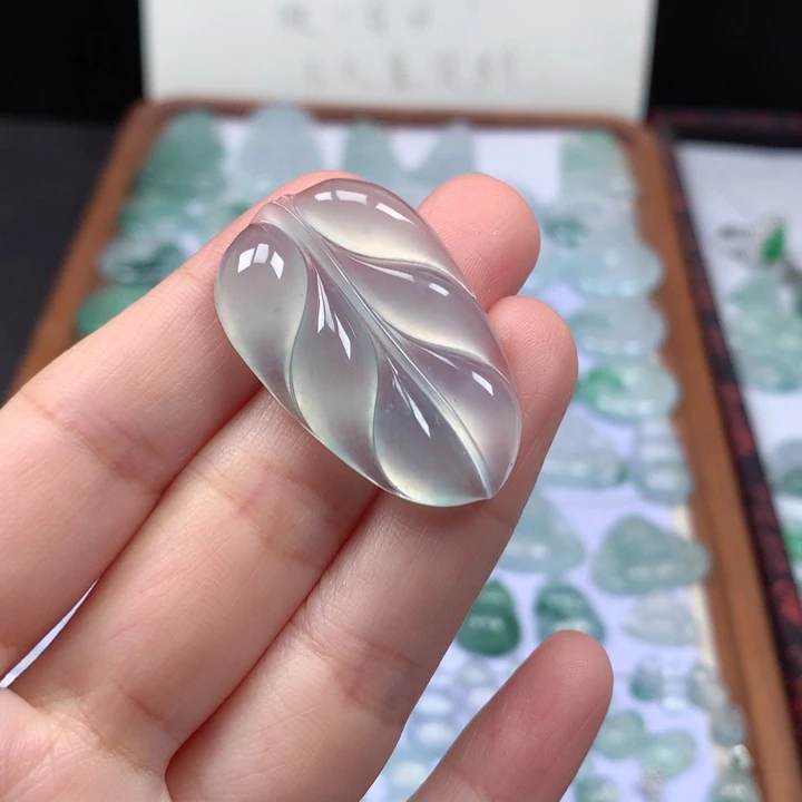 颈饰未镶嵌翡翠冰种大叶子