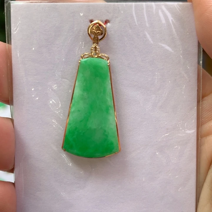 翡翠颈饰18K金镶嵌枫*翡翠吊坠