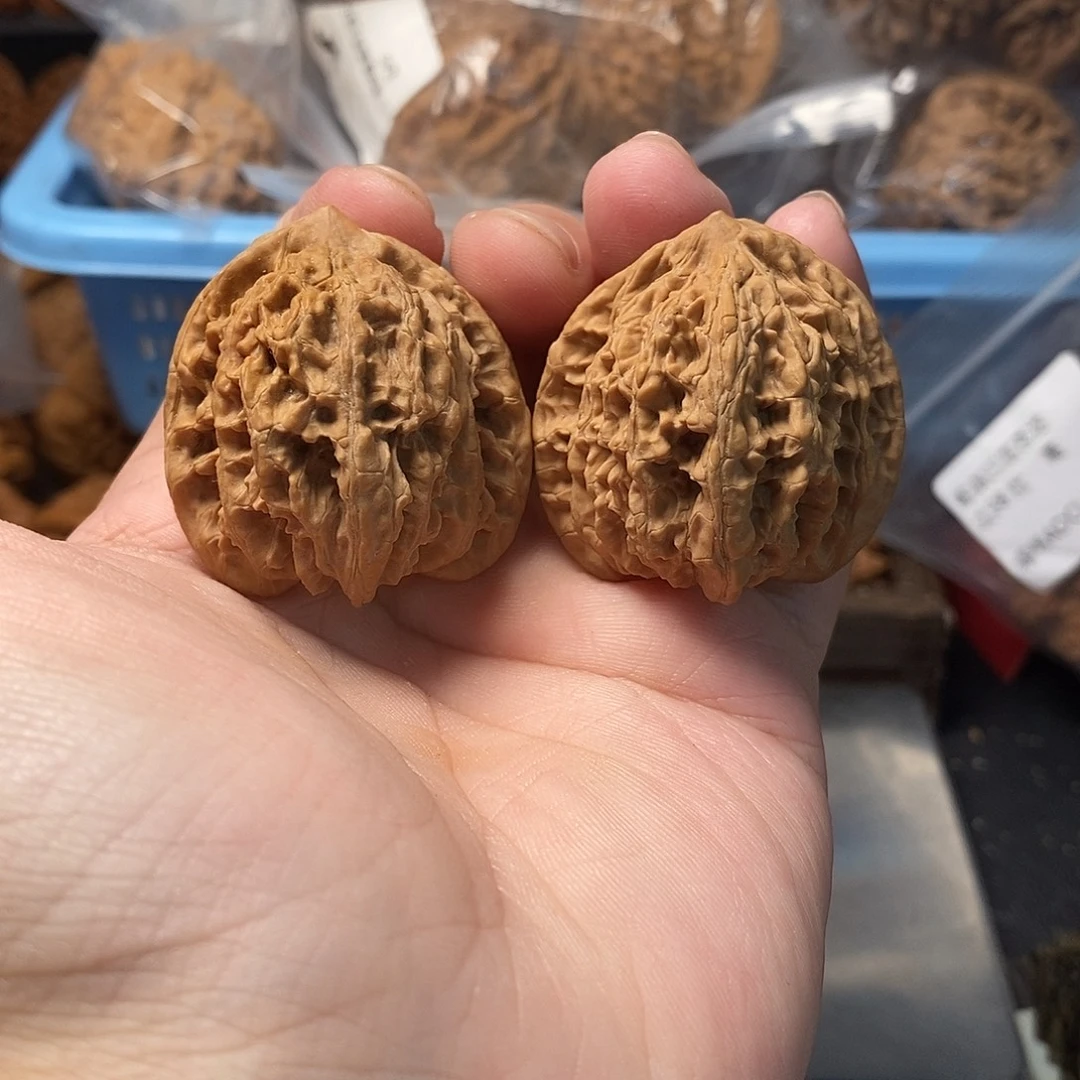1文玩核桃盘龙虎38-387