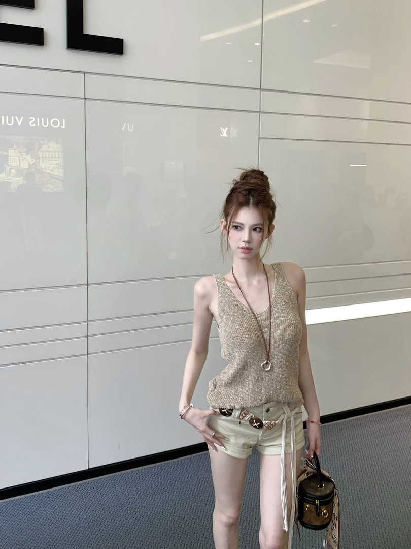 XIAOXIN【菲林画报】夏季显瘦V领针织吊带背心无袖上衣LWJ25B2T1794