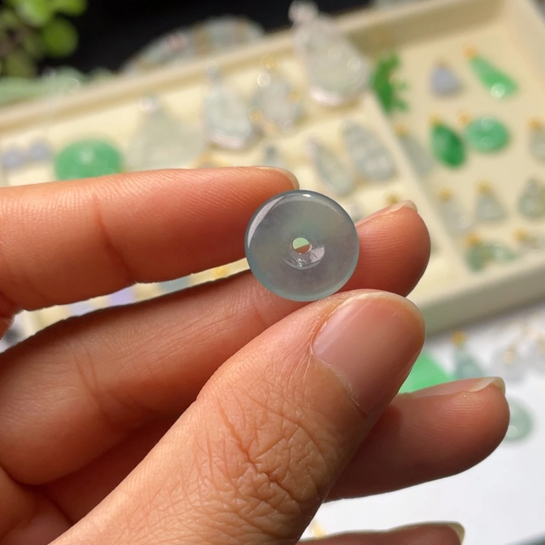 翡翠未镶嵌颈饰危兰平安扣