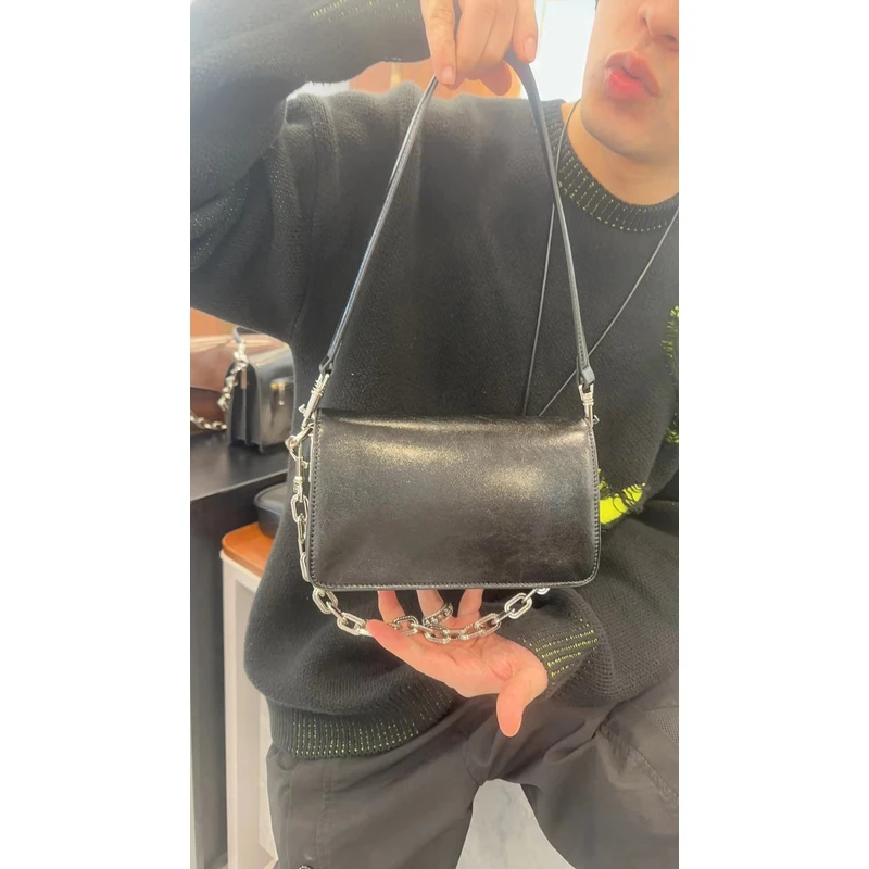 YUSHA/高档小号黑色链条阿扣手提包-2015