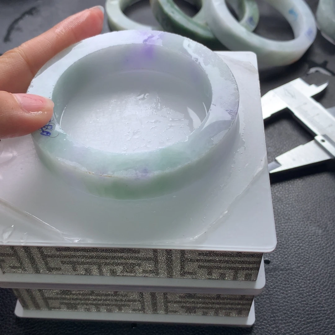 定制翡翠未镶嵌手镯