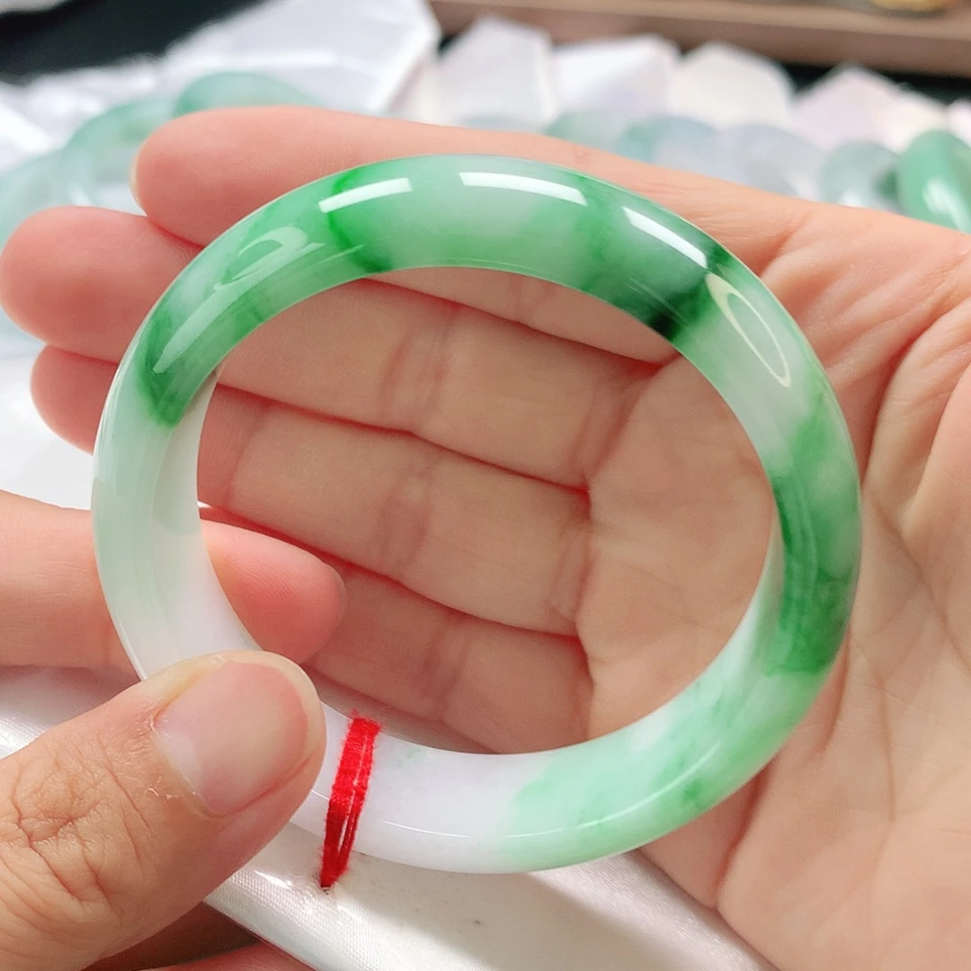 翡翠手镯未镶嵌56轮胎