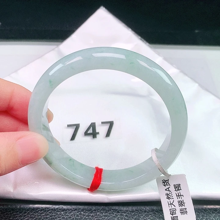 翡翠未镶嵌手镯747