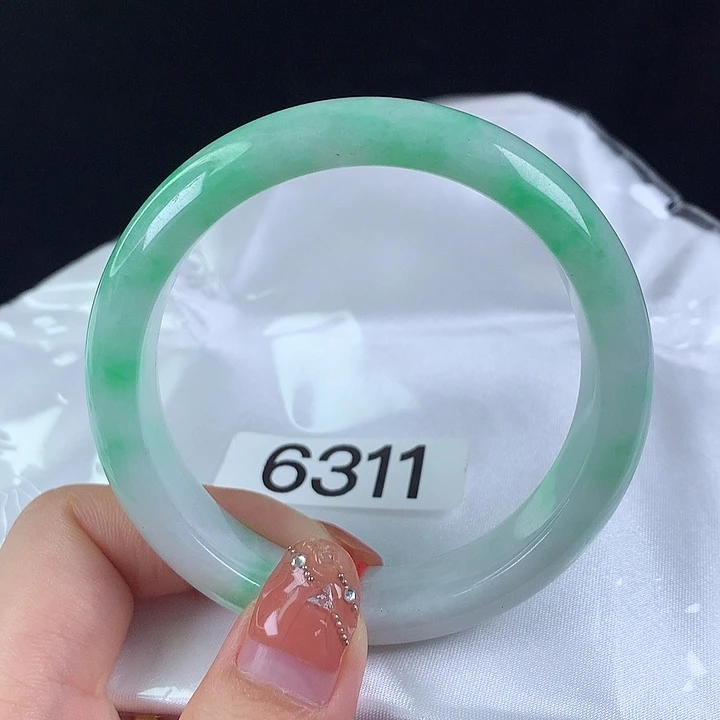 翡翠手镯未镶嵌55圈