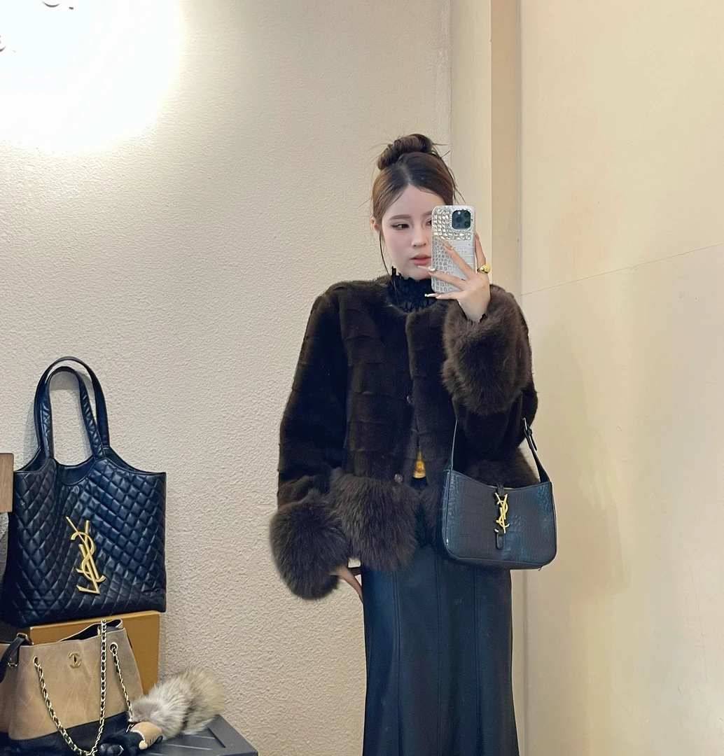 欧货2025冬季新款下拼毛毛外套高级感洋气百搭轻奢复古小众名媛风