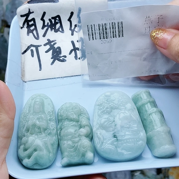 颈饰足铂镶嵌翡翠翡翠