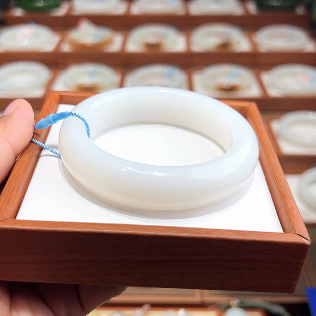 和田玉手镯未镶嵌°*