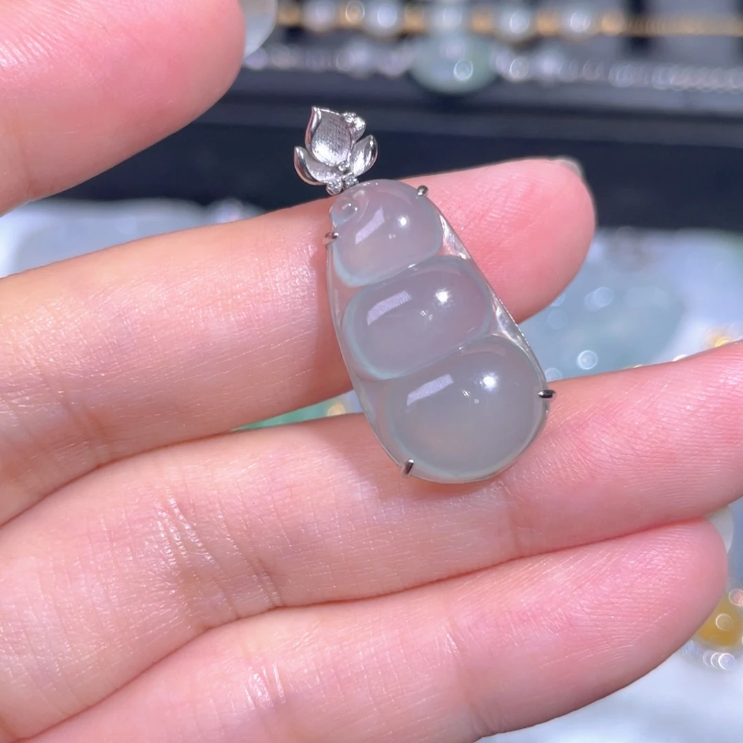 颈饰18K金镶嵌翡翠翡翠