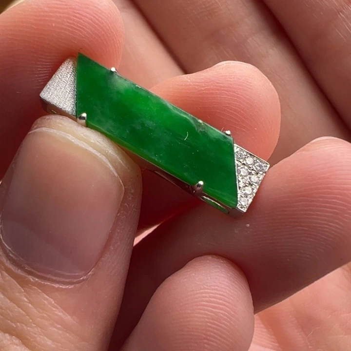 颈饰18K金镶嵌翡翠Y设计师款无事牌